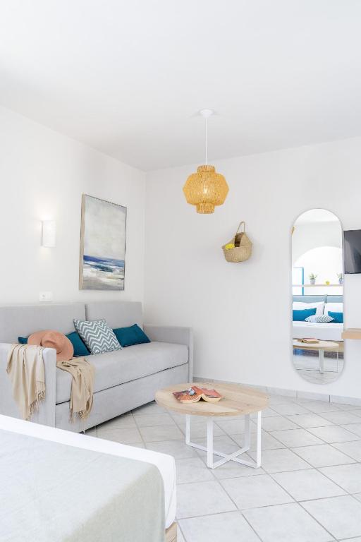 Romantica Hotel Apartments - 11