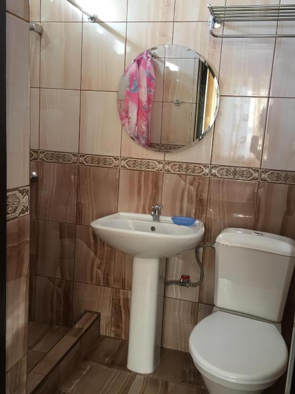 Hotel Kipr Gelendzhik - Habitación Triple Con Baño Privado