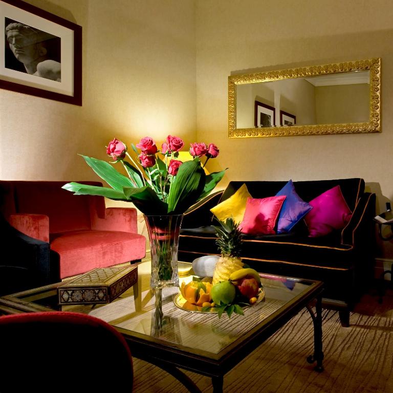 A seating area at Hotel dei Mellini