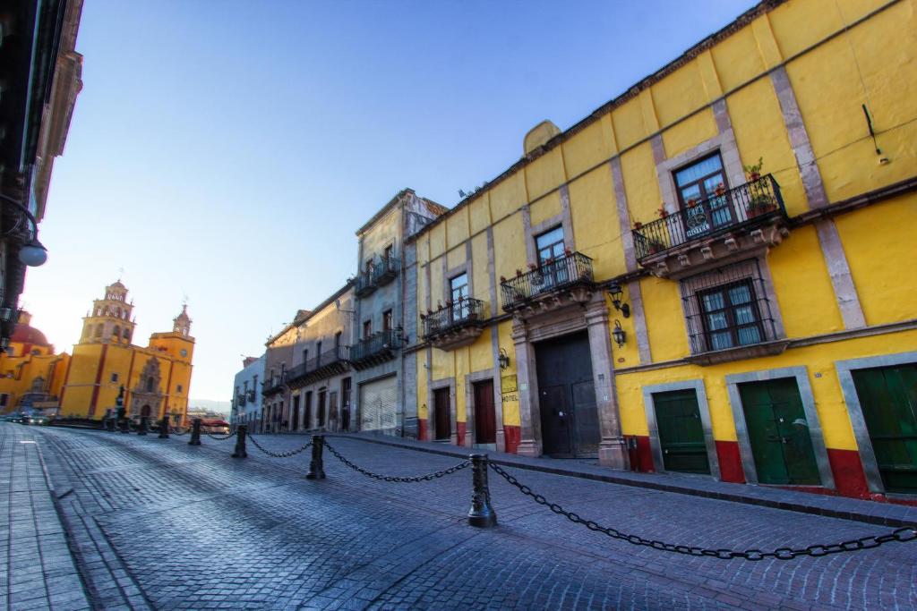 a cobblestone street in a city with buildings at La Casona de Don Lucas in Guanajuato