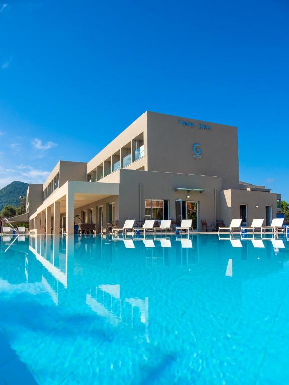 Bazén v ubytování CNic Gemini Hotel nebo v jeho okolí