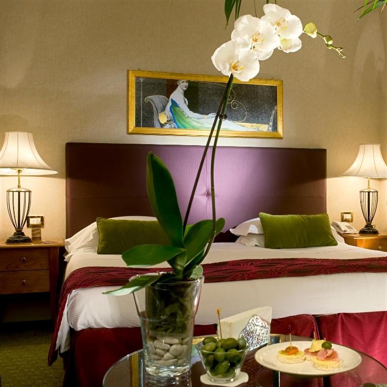 A bed or beds in a room at Hotel dei Mellini