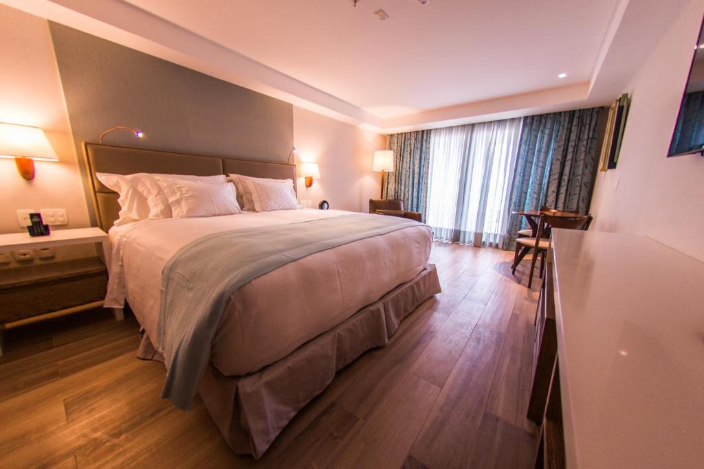  Vogal Luxury Beach Hotel & SPA