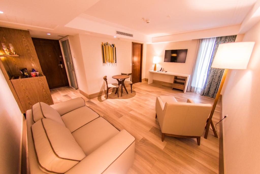  Vogal Luxury Beach Hotel & SPA