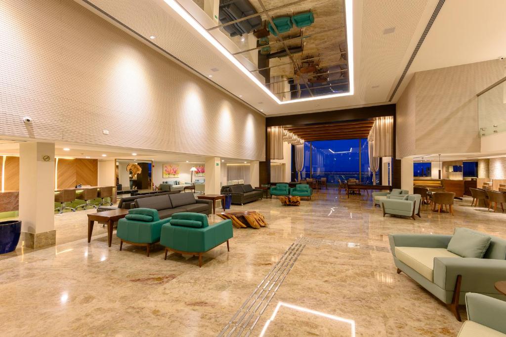  Vogal Luxury Beach Hotel & SPA