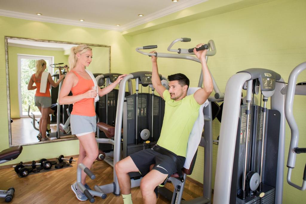 Fitness centrum a/nebo fitness zařízení v ubytování Hotel AlpenSchlössl
