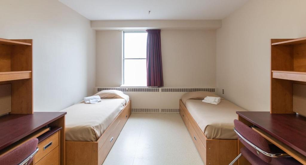 Postel nebo postele na pokoji v ubytování Dalhousie University