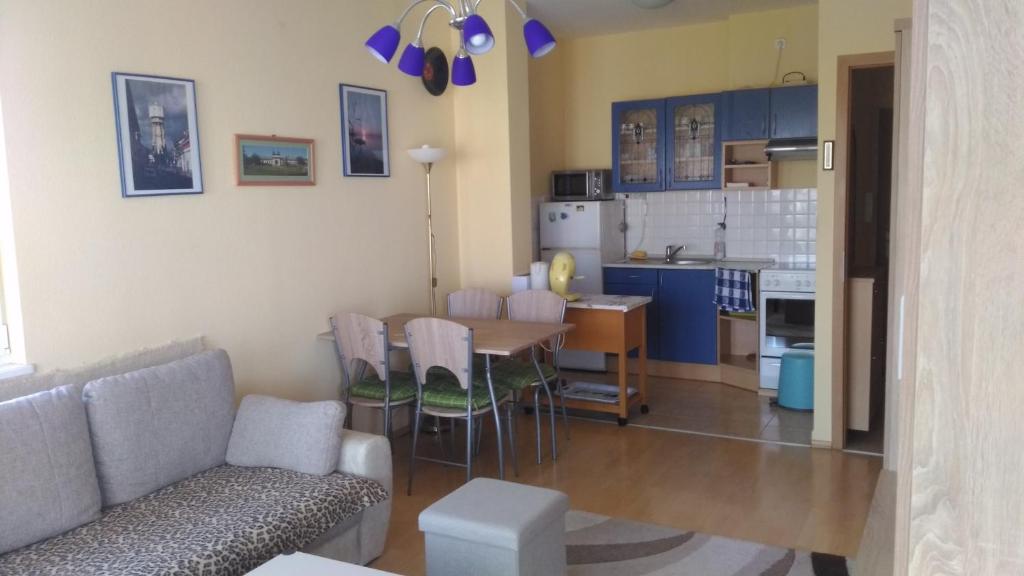 Kuchyňa alebo kuchynka v ubytovaní Amanda apartman Siófok