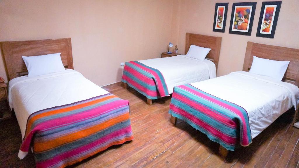 Letto o letti in una camera di Eco Aventura Hostel Cusco