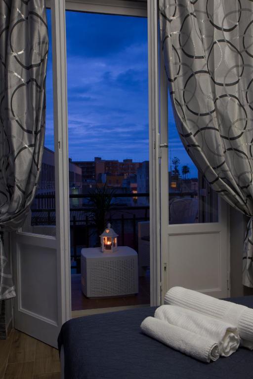 Postel nebo postele na pokoji v ubytování Home Syrakos B&B