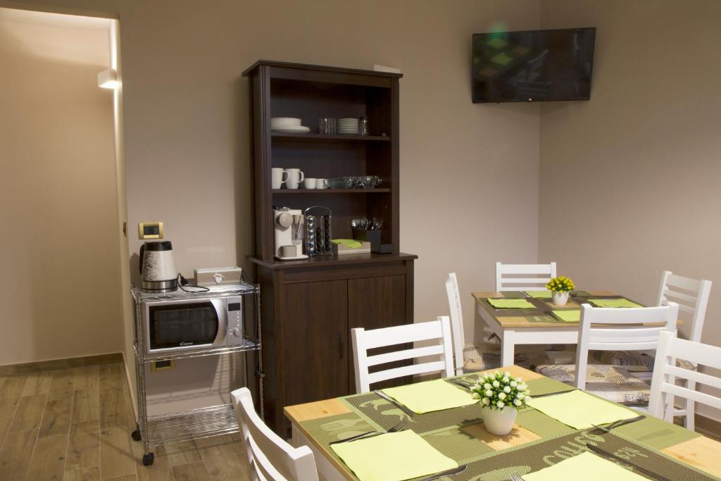 Kuchyň nebo kuchyňský kout v ubytování Home Syrakos B&B