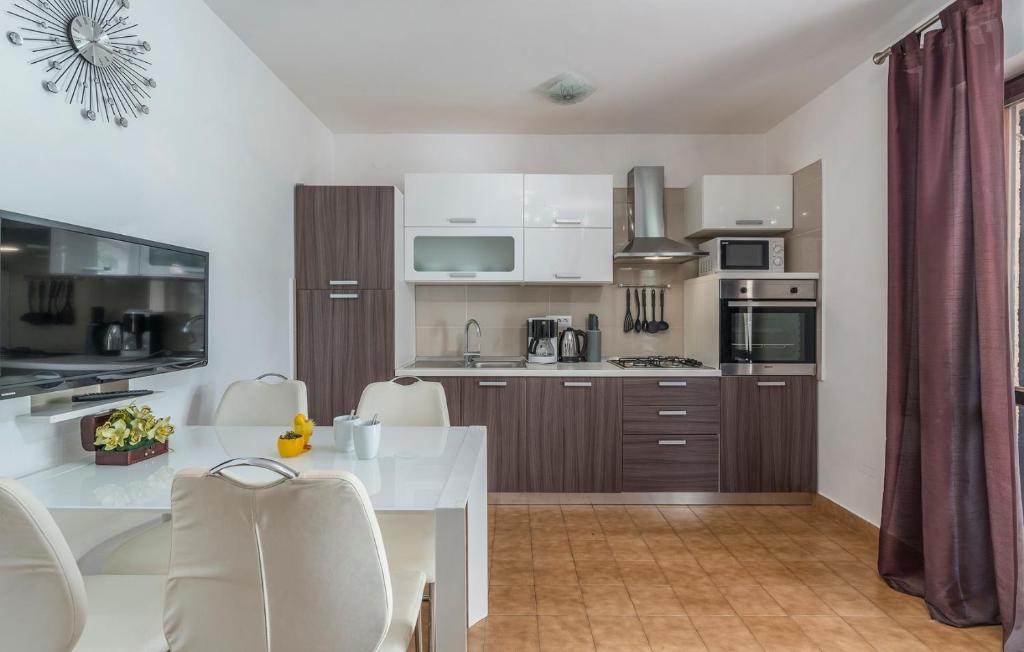 Kuchyň nebo kuchyňský kout v ubytování Apartments Rakovac