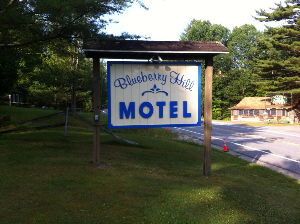 Fotografie z fotogalerie ubytování Blueberry Hill Motel v destinaci Long Lake