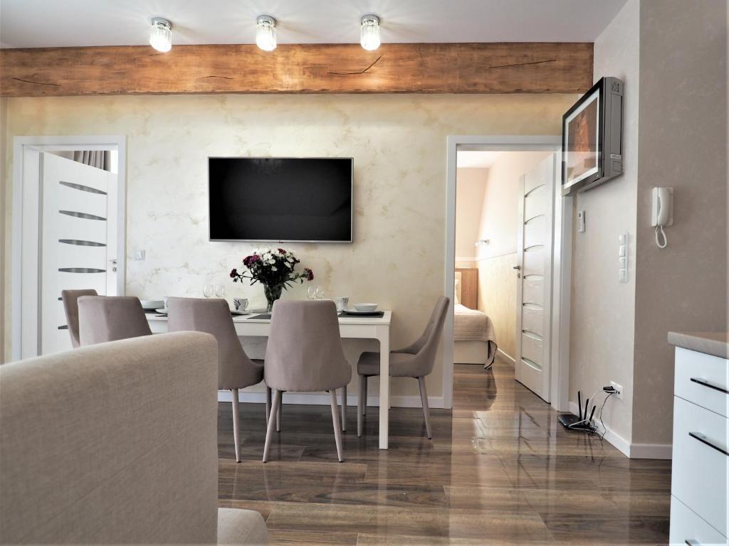 Televízia a/alebo spoločenská miestnosť v ubytovaní VIP Apartamenty Cristal