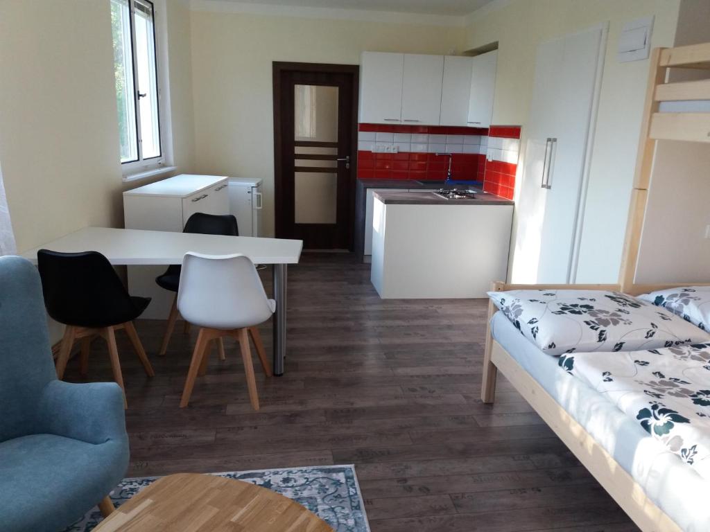 Postel nebo postele na pokoji v ubytování Apartmány U Mariánské kaple