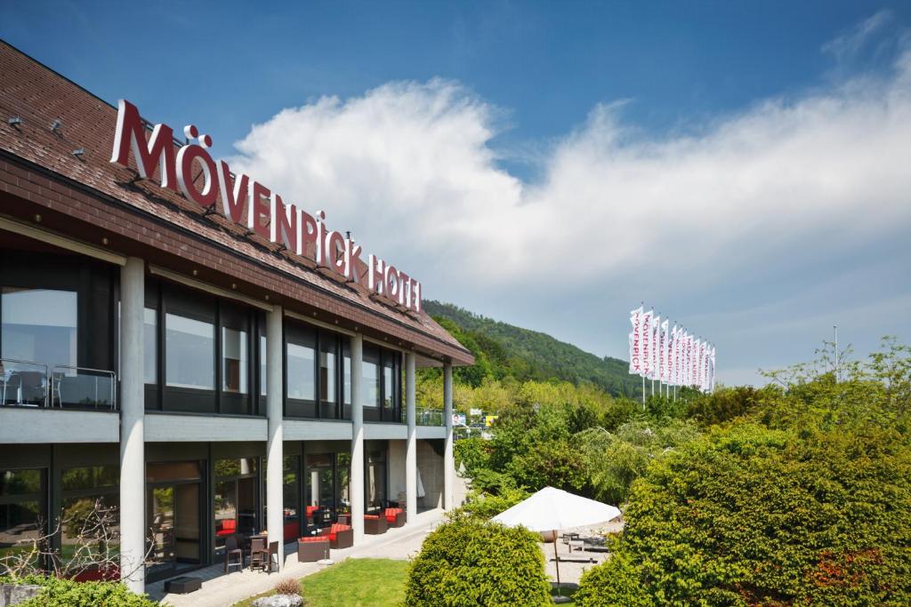 Nespecifikovaný výhled na hory nebo výhled na hory při pohledu z hotelu