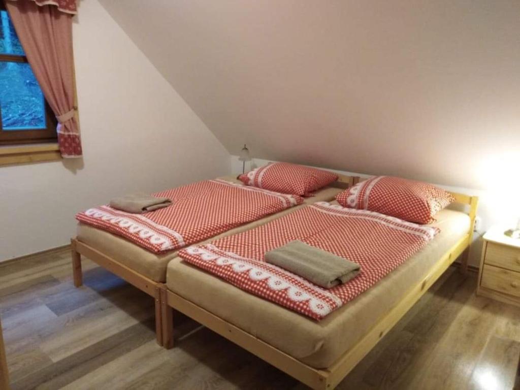 Postel nebo postele na pokoji v ubytování Chalupa na Leskové