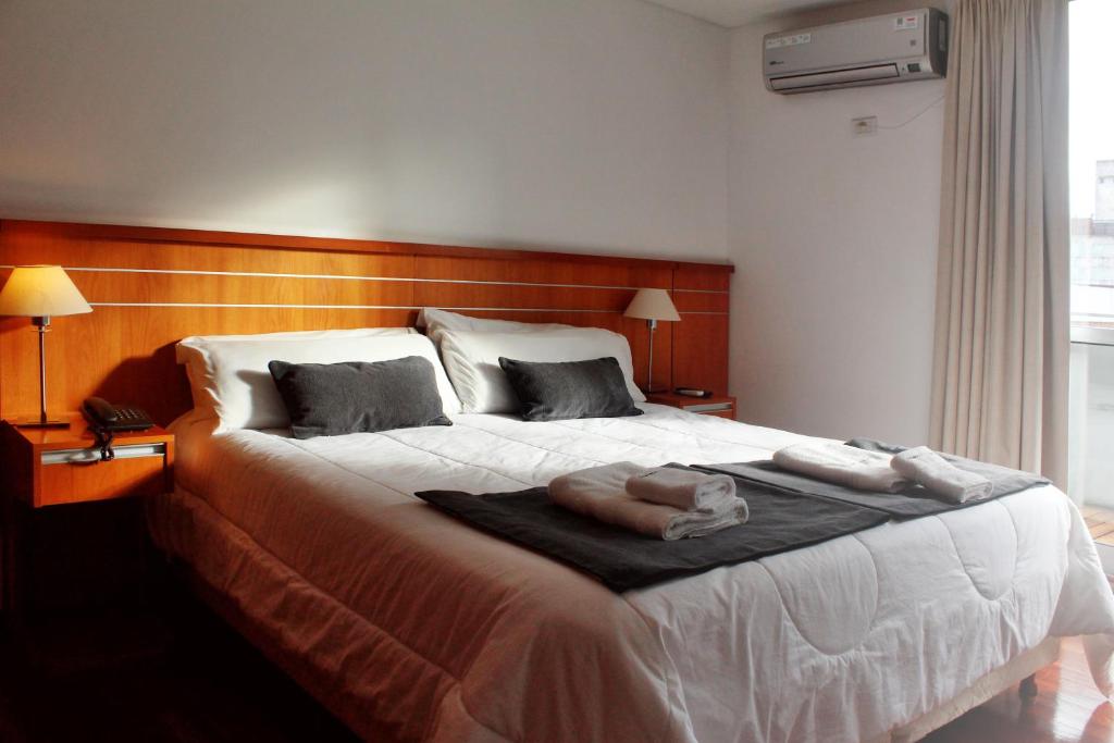 Postel nebo postele na pokoji v ubytování Catamarca Suites Land