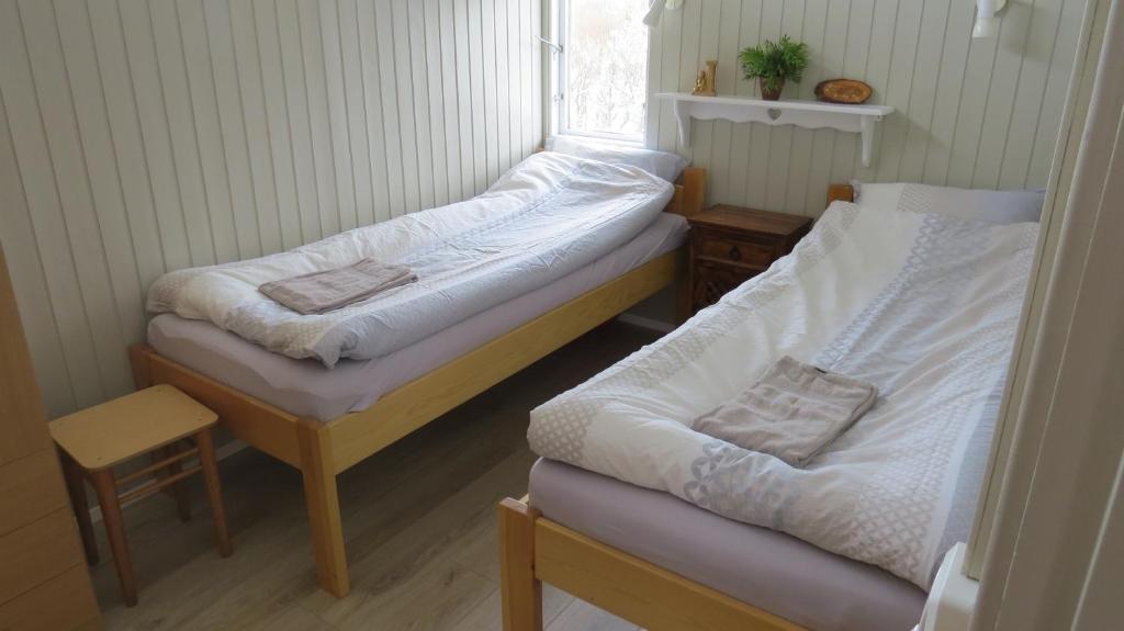 Postel nebo postele na pokoji v ubytování Hvammur 1 with private hot tub