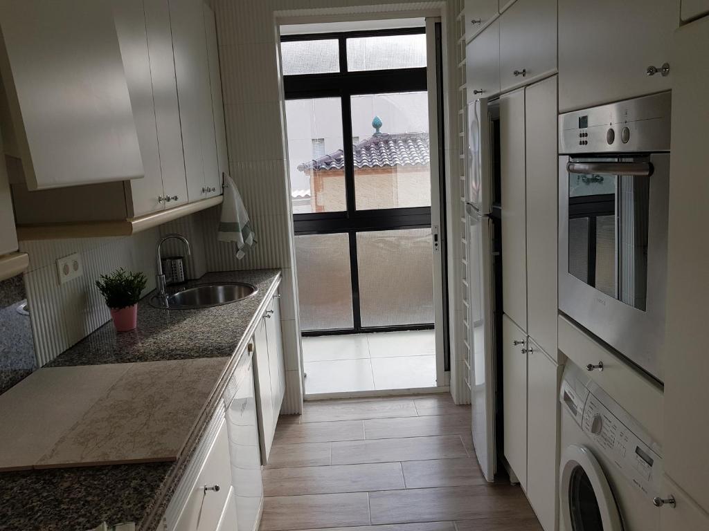 Kuchyňa alebo kuchynka v ubytovaní Apartamento Apolo