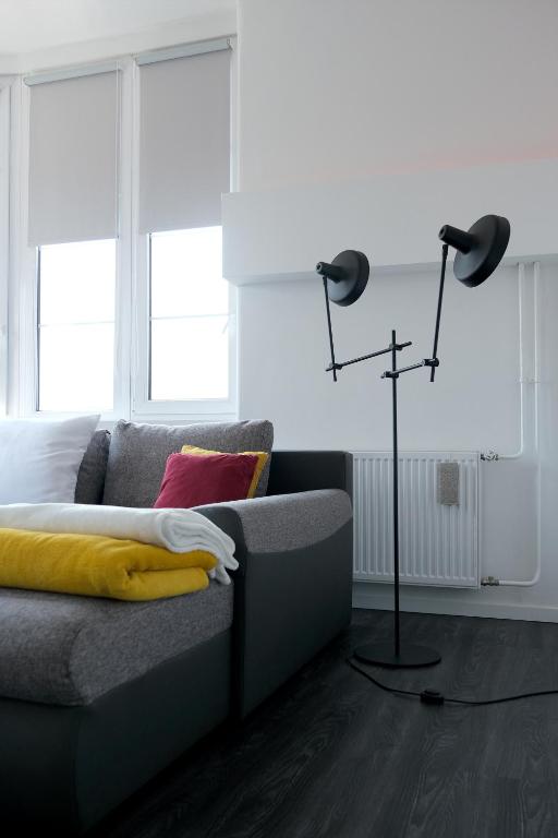 Main Square Oval Apartment - 8