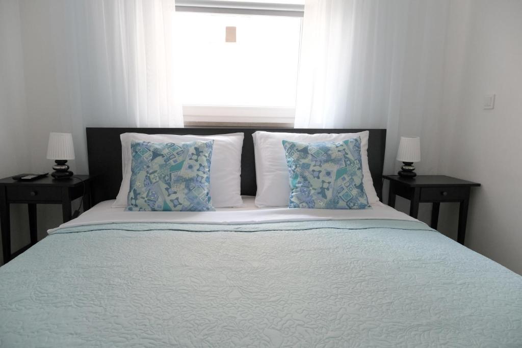 Main Square Oval Apartment - 14