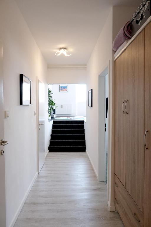 Main Square Oval Apartment - 16