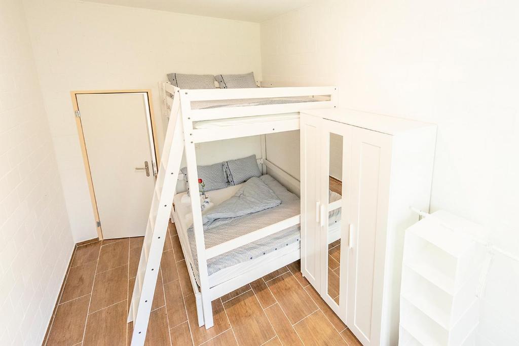 Postel nebo postele na pokoji v ubytování Simple Rooms - Yellow Inn
