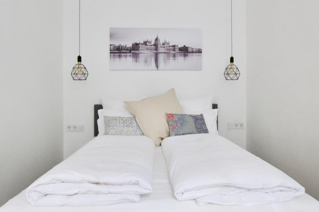 Posteľ alebo postele v izbe v ubytovaní Standard Apartment by Hi5 - Rákóczi út 23