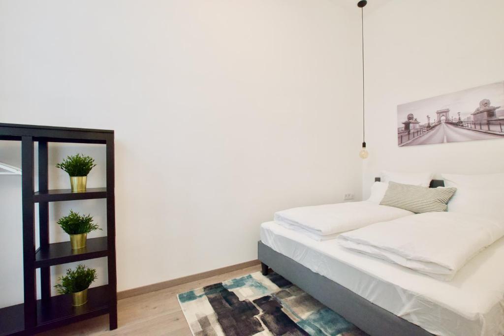 Posteľ alebo postele v izbe v ubytovaní Standard Apartment by Hi5 - Rákóczi út 23