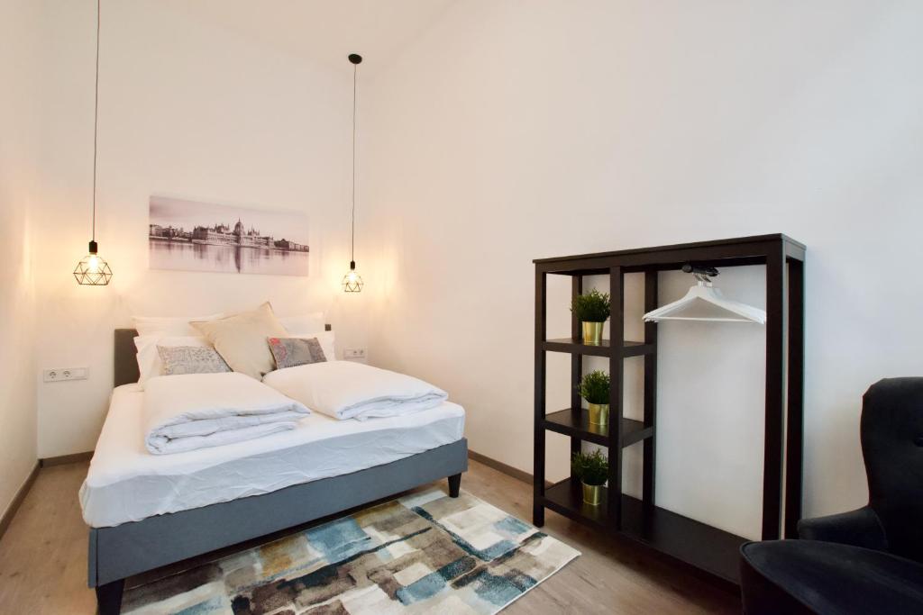 Posteľ alebo postele v izbe v ubytovaní Standard Apartment by Hi5 - Rákóczi út 23