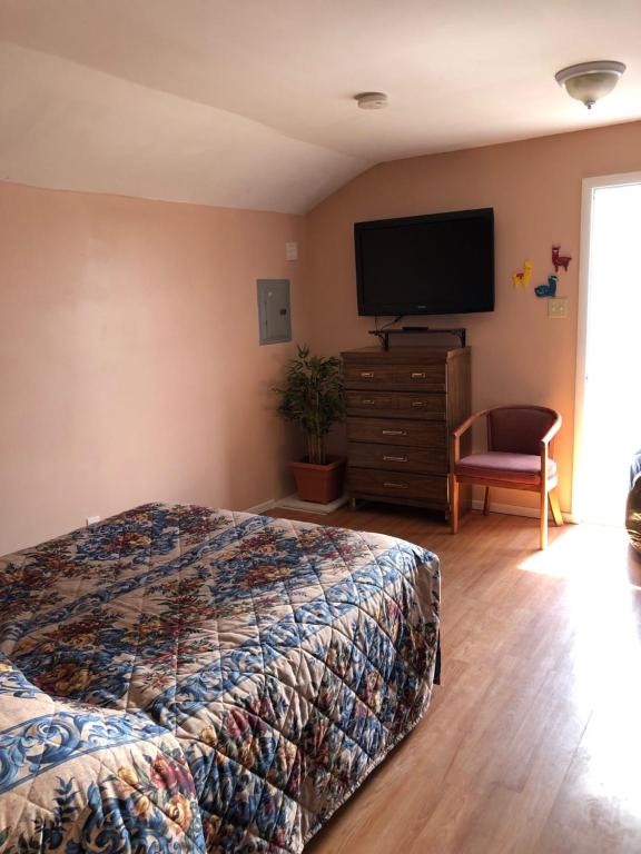 Postel nebo postele na pokoji v ubytování Hillside Motel