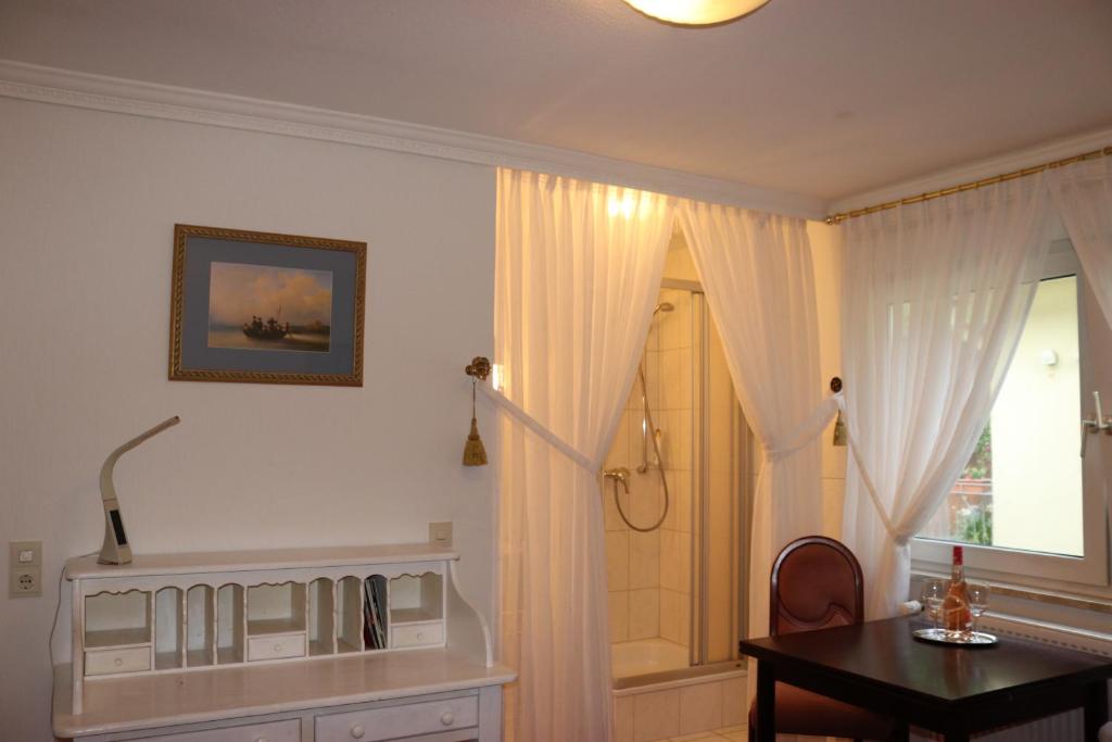 Hotel & Restaurant Pension Bei der Post - Double Room With Garden View