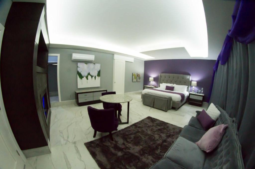 Postel nebo postele na pokoji v ubytování Gran Hotel Cantera La plaza