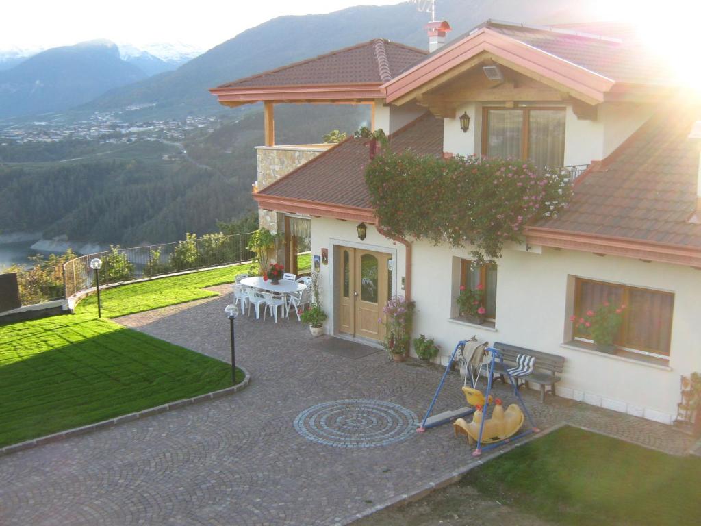 a house with a garden in front of it at Agritur Vista Lago in Revò