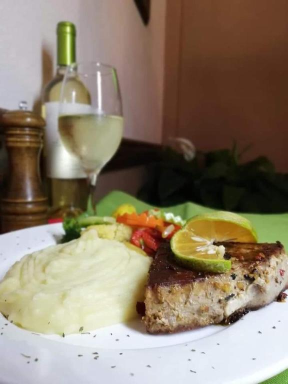 Jídlo v hotelu nebo okolí