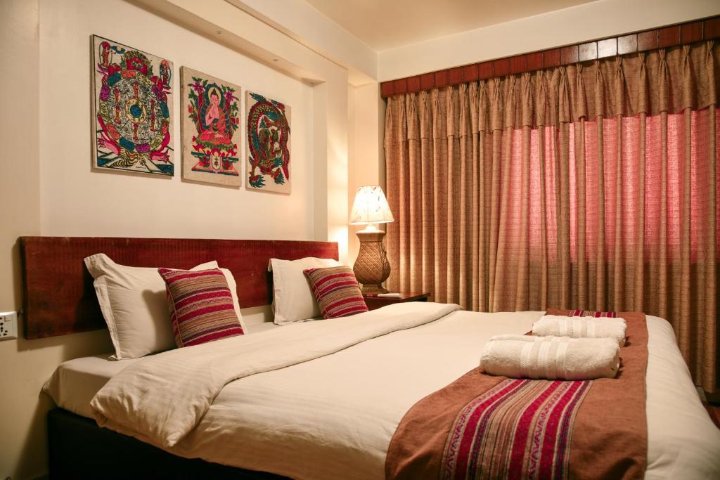 Postel nebo postele na pokoji v ubytování Nepal Pavilion Inn