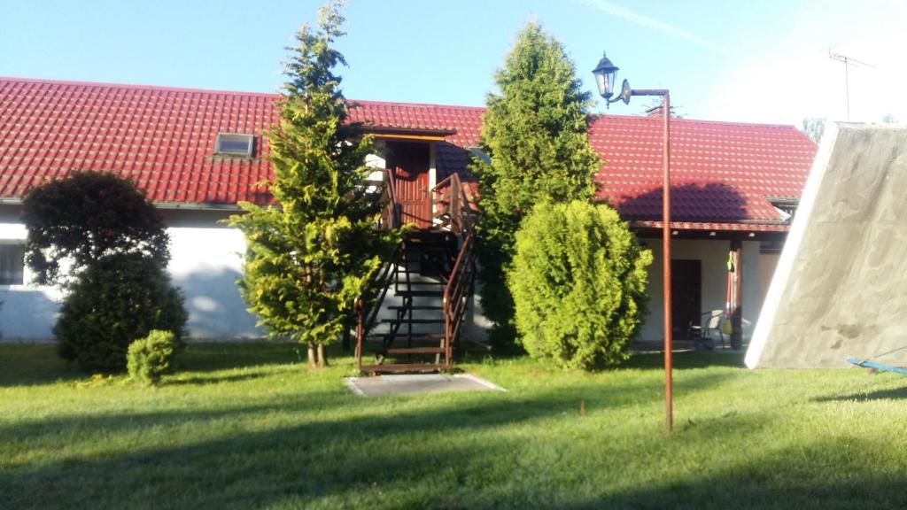 Vonkajšia záhrada v ubytovaní Agroturystyka Pod Klonem