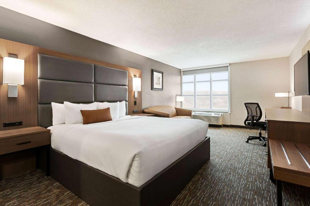 Wingate by Wyndham Cincinnati Blue Ash photo