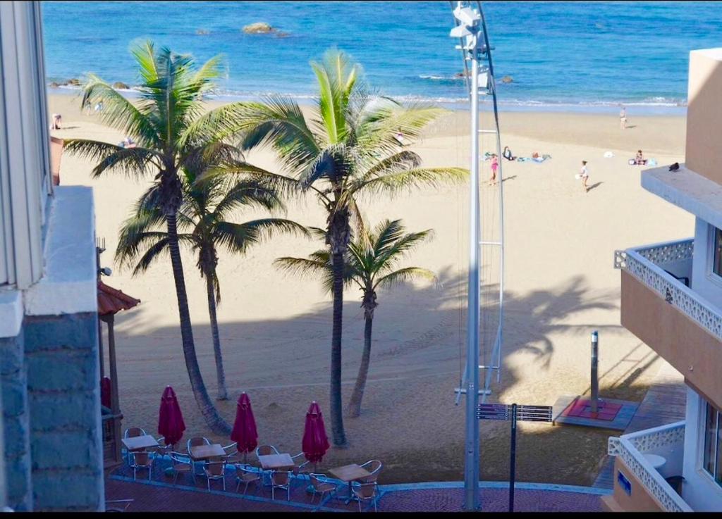 Primera Línea Playa Canteras with Sea View - Hizvo