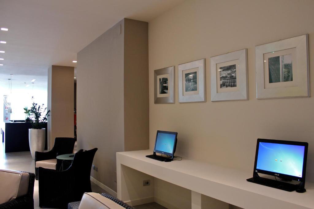 TV a/nebo společenská místnost v ubytování Tag Hotel