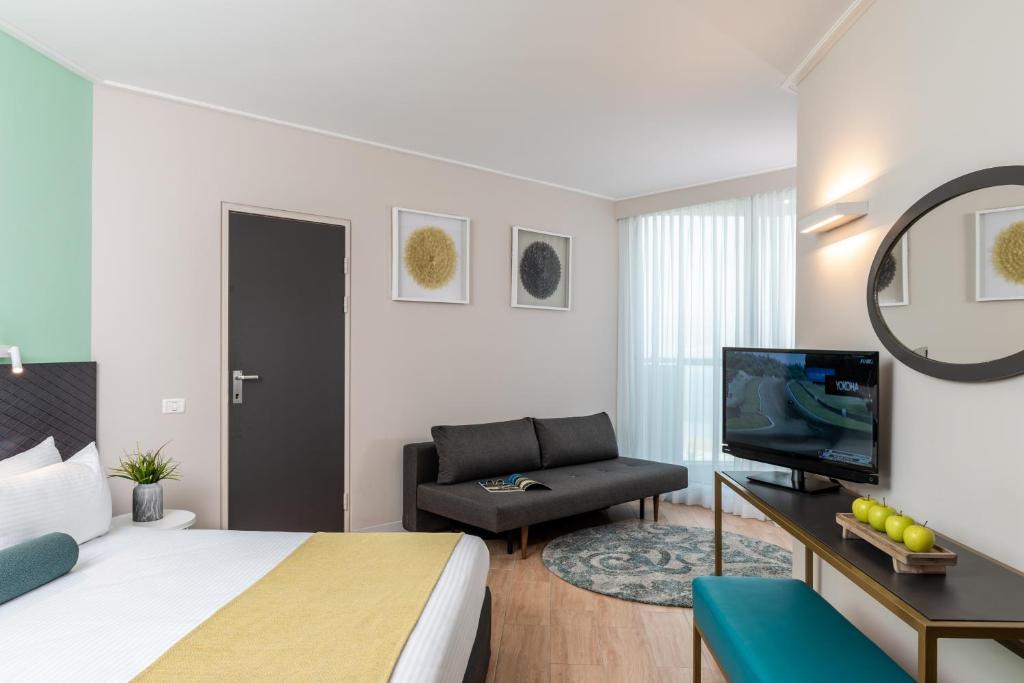 Beachfront · Private Beach Travel Proud Leonardo Club Hotel Dead Sea - All Inclusive - Camera Deluxe Doppia O Twin Con Vista Mare