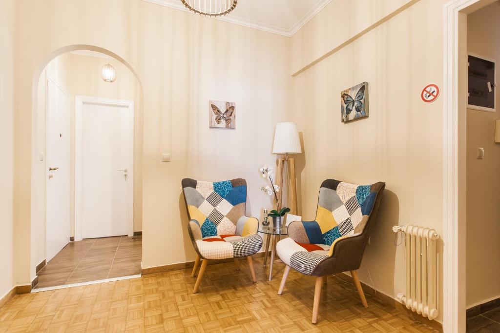 Posedenie v ubytovaní Museum of Modern Art Rooms in apartment, next to metro Suggrou Fix, walk to Acropolis