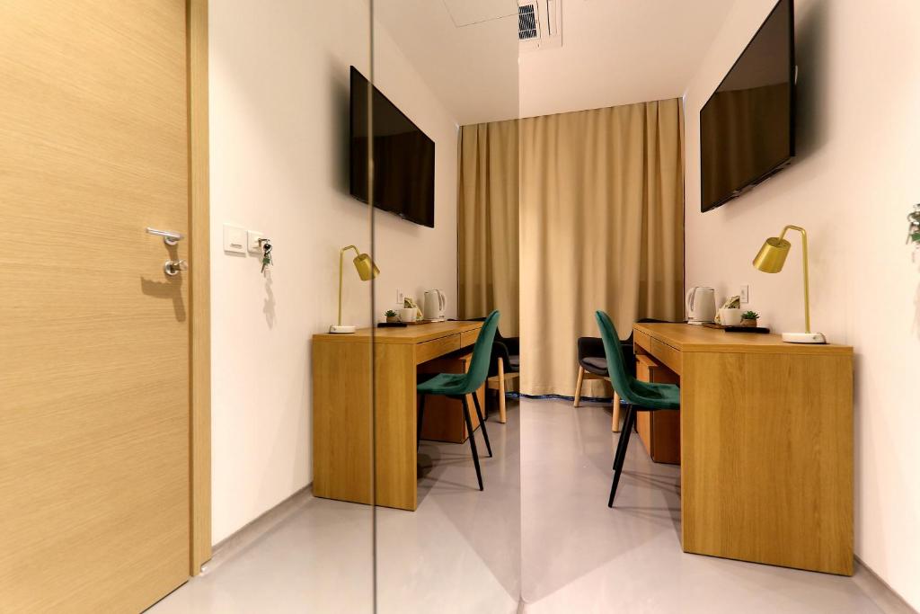 TV a/nebo společenská místnost v ubytování White Rooms Zadar345