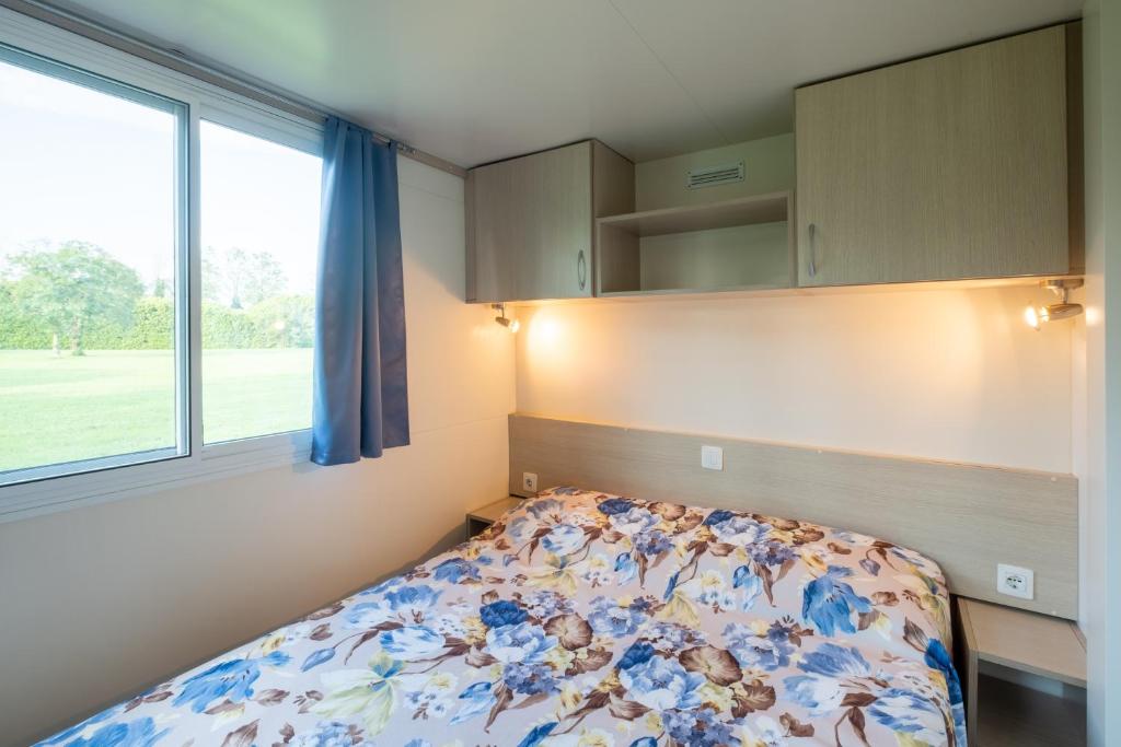 Łóżko lub łóżka w pokoju w obiekcie Camping Vicenza