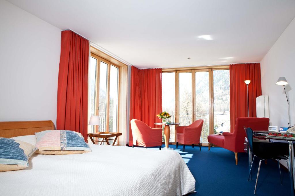 Postel nebo postele na pokoji v ubytování Hotel Saratz Pontresina Mountain Resort & Spa
