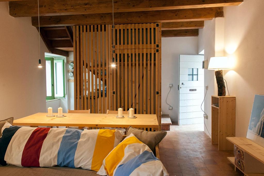 Säng eller sängar i ett rum på BORGO PETELIA, Casa Castiglione, Antica casa su due piani con scala esterna