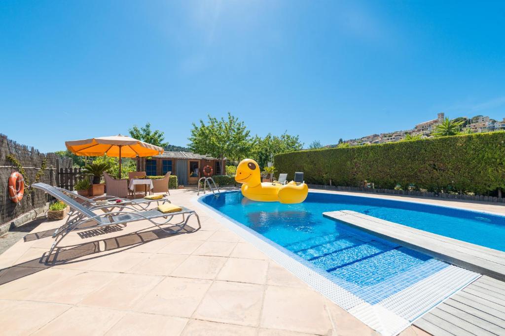 Bazén v ubytování Finca Son Macia, amplia piscina, jardines en Selva, cerca de playas nebo v jeho okolí