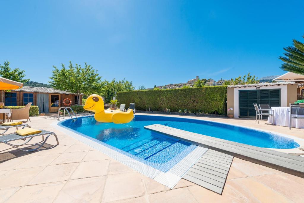 Bazén v ubytování Finca Son Macia, amplia piscina, jardines en Selva, cerca de playas nebo v jeho okolí