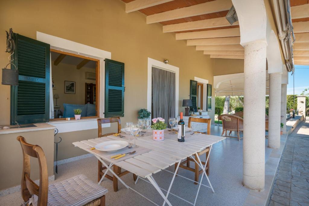 Balkón nebo terasa v ubytování Finca Son Macia, amplia piscina, jardines en Selva, cerca de playas